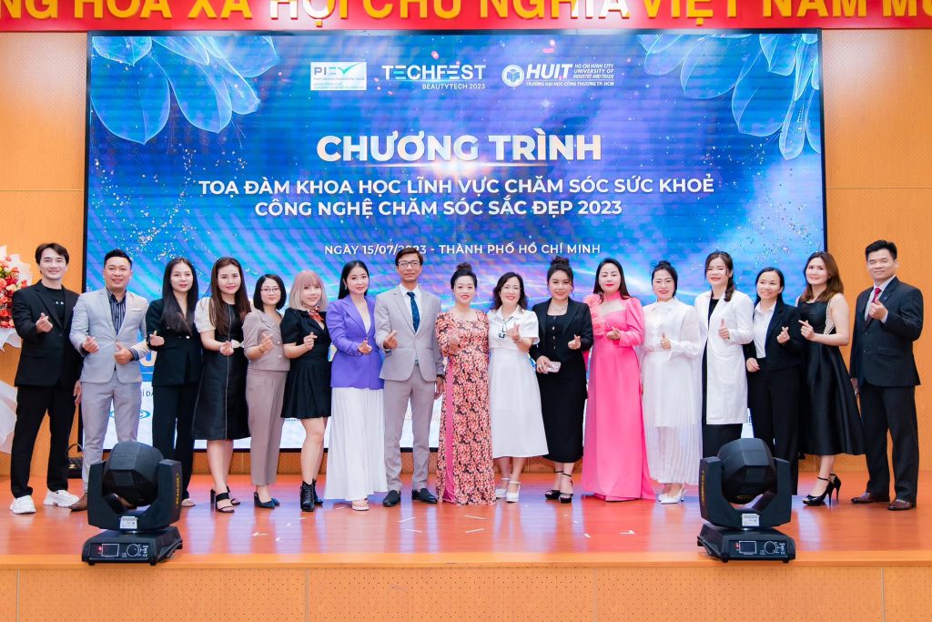 Tọa đàm chăm sóc sức khỏe, sắc đẹp tại trường Đại Học Công Thương TP.HCM.